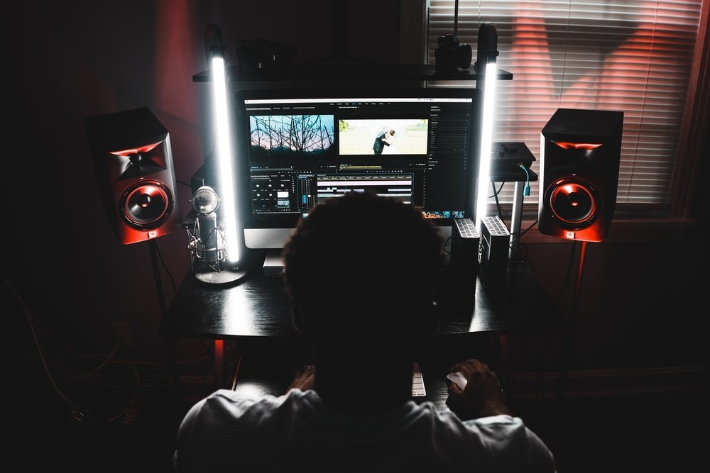 Video Editing Dark Room PC Male