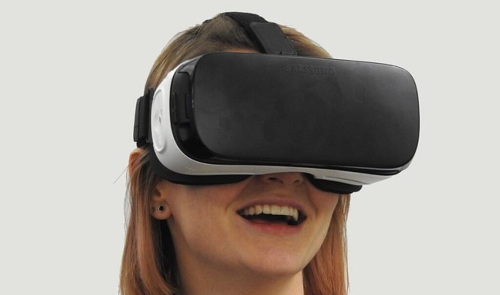 women with vr goggles