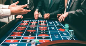 4 men at roulette table